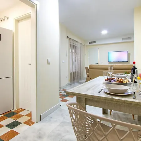 Charming Corners Romero Apartment
