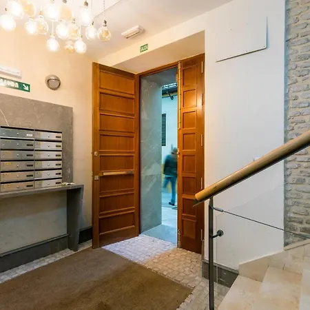 2e Stylish Bright Downtown Azofaifo