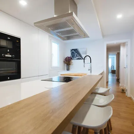 Pz Triana Amplio, Moderno Y Luminoso 2d 2b Apartment