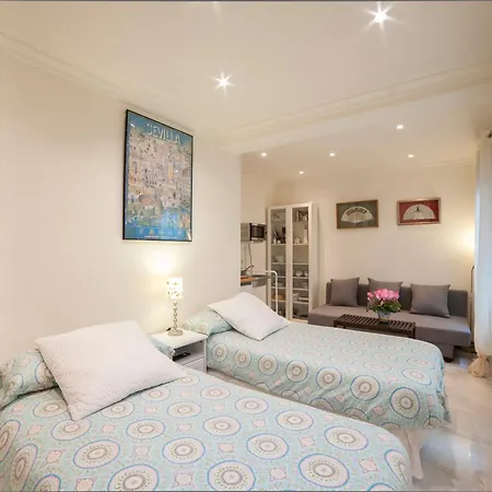 Habitación en casa particular Atanasio Barron Sevilla