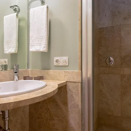 Genteel Santa Cruz Apartment