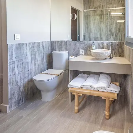 By Qhotels *
