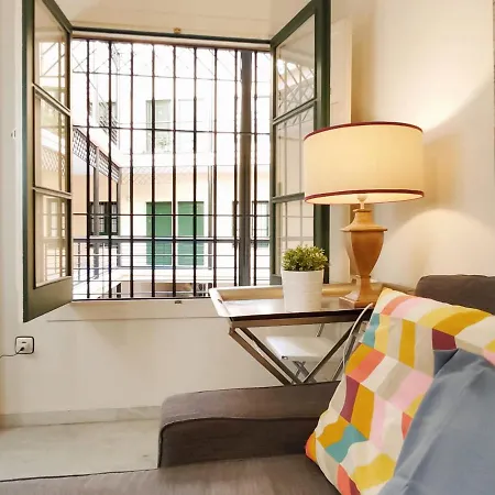Homeyseville-bright At Santa Cruz 4 Pax, Parking Optional Apartment Seville