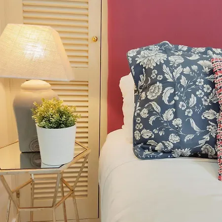 Homeyseville-bright At Santa Cruz 4 Pax, Parking Optional Apartment Seville