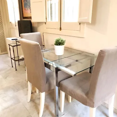Apartment Homeyseville-bright At Santa Cruz 4 Pax, Parking Optional Seville