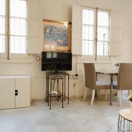 Homeyseville-bright At Santa Cruz 4 Pax, Parking Optional Apartment