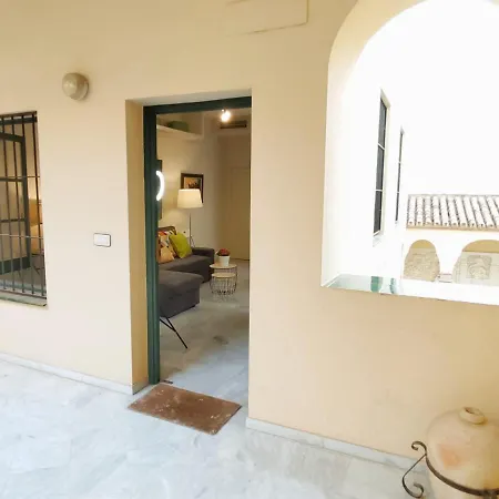 Apartment Homeyseville-bright At Santa Cruz 4 Pax, Parking Optional *