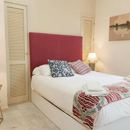 Apartment Homeyseville-bright At Santa Cruz 4 Pax, Parking Optional Seville
