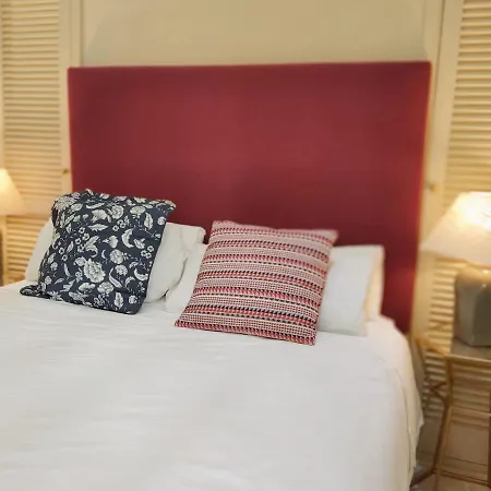 Homeyseville-bright At Santa Cruz 4 Pax, Parking Optional Apartment