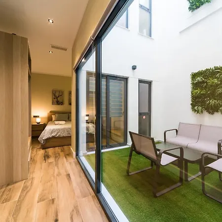 Luxury Downtown Apartment