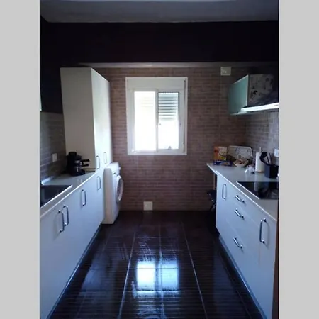 ,piso Completo En Buena Zona,wifi Y Aparcamiento