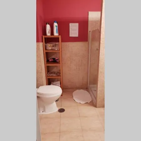 ,piso Completo En Buena Zona,wifi Y Aparcamiento Seville