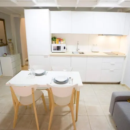 Rentalsevilla Escuelas Pias Apartment *