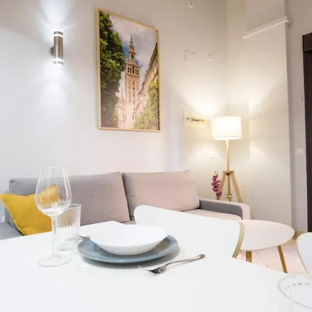 Rentalsevilla Escuelas Pias Apartment *