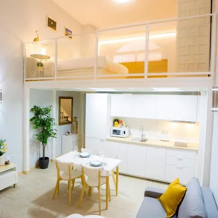 Rentalsevilla Escuelas Pias Apartment *
