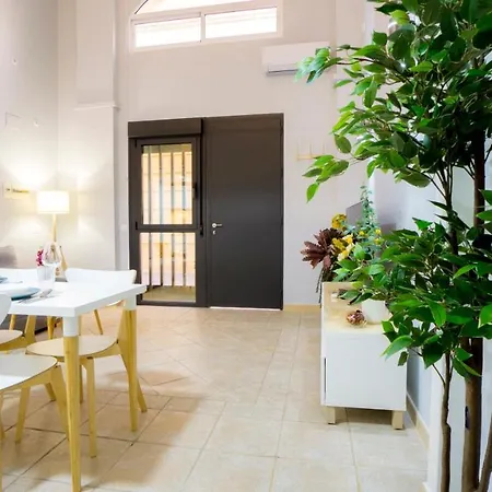 Rentalsevilla Escuelas Pias Apartment *