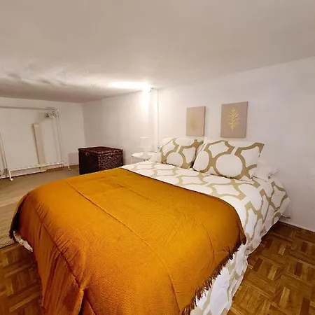 Banos Expo92 Apartment