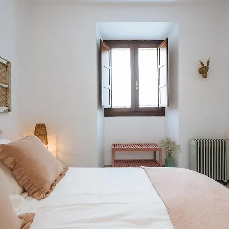 Apartment In Former Monastery With Patio In City Centre Free Parking Sevilla