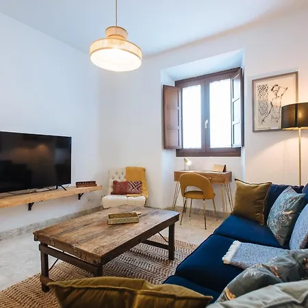 Appartement Apartment In Former Monastery With Patio In City Centre Free Parking