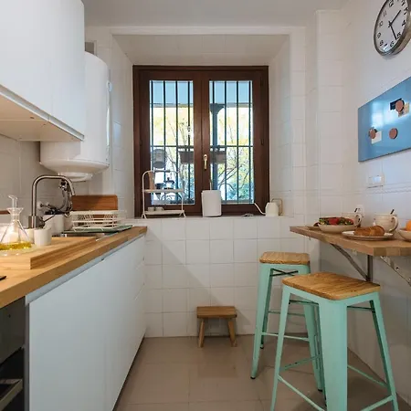 Apartment In Former Monastery With Patio In City Centre Free Parking