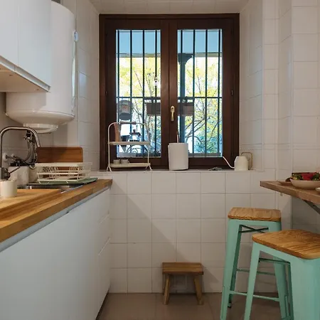 Apartment In Former Monastery With Patio In City Centre Free Parking * Seville