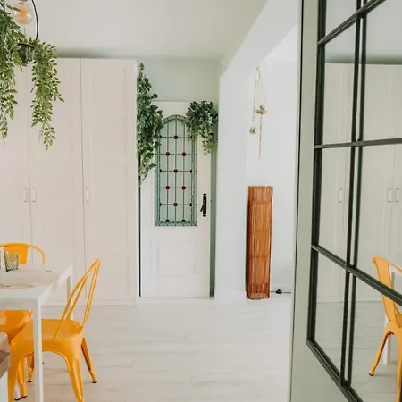 Natural 2 Y Garaje Apartment