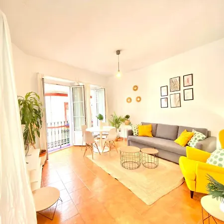 Comfortable Old Town, Parking Optional Apartment Seville