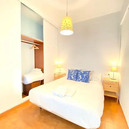 Comfortable Old Town, Parking Optional Appartamento