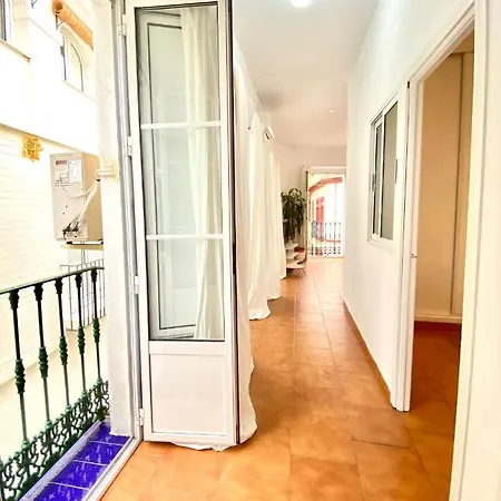 Comfortable Old Town, Parking Optional Seville