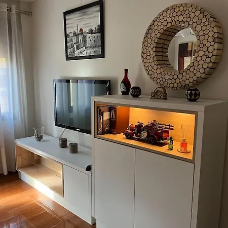 Apartment En Luis Montoto, Nervion. Centrico *