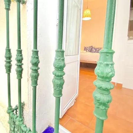 Comfortable Old Town, Parking Optional Apartment