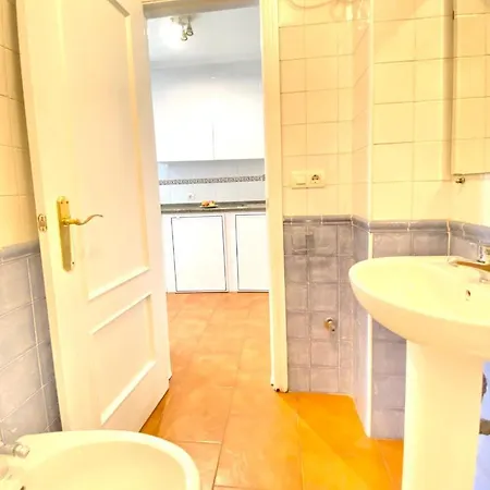 Comfortable Old Town, Parking Optional Apartment