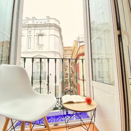 Comfortable Old Town, Parking Optional Apartment *