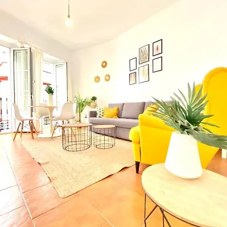 Comfortable Old Town, Parking Optional Apartment Seville