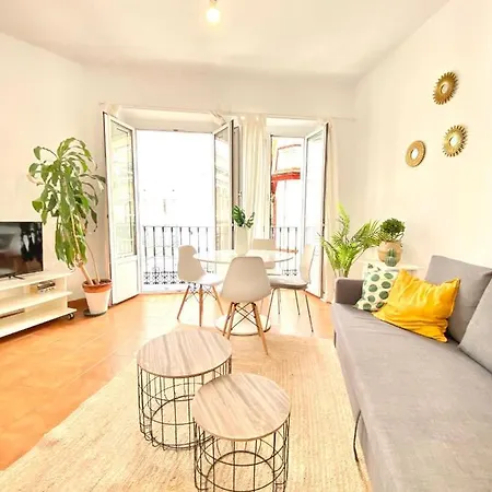 Apartment Comfortable Old Town, Parking Optional *
