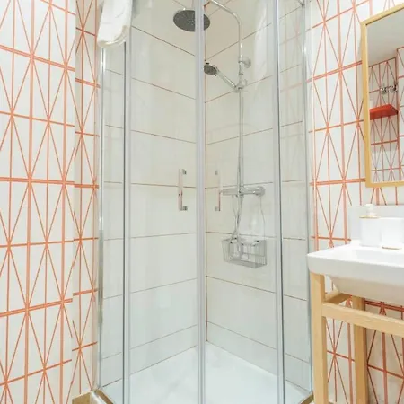 New With Height- 2bd 1bth- Pajaritos Apartment Seville