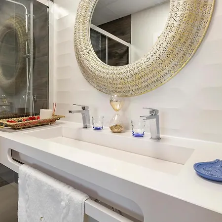 Lovely In With Kitchen Apartment