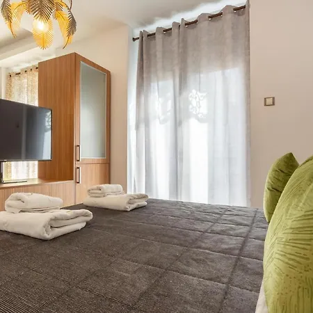 Apartment 1 Bedroom Awesome In Seville
