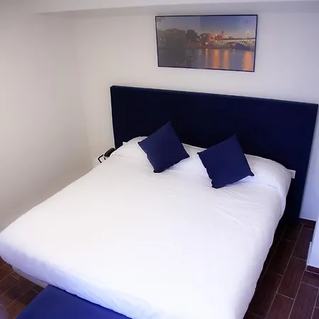Hotel Noches En Triana