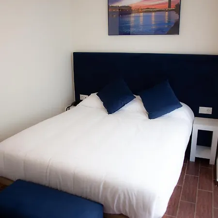 Hotel Noches En Triana 2*