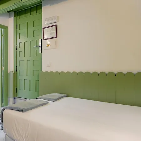 Nuea Giralda Hotel