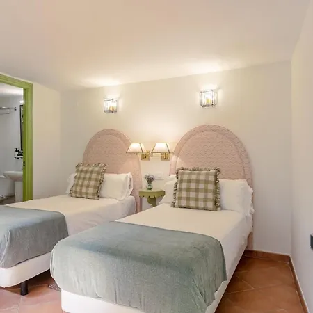 Nuea Giralda Hotel 2*