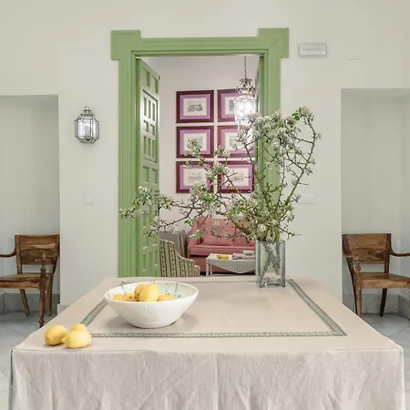 Nuea Giralda Hotel