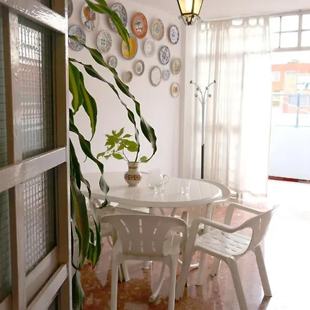 Casa Soleada En Calle Tranquila