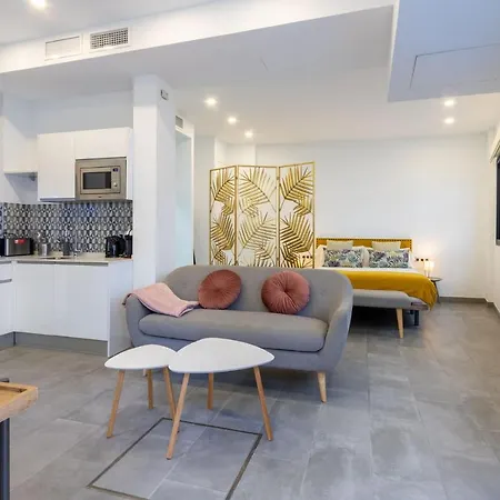 Apartment Nine O'clock Castellar By Valcambre *