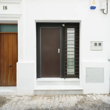 Rentalsevilla Cool & Design Apartment