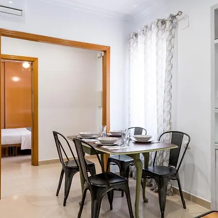 Holi-rent Salado Apartment Seville