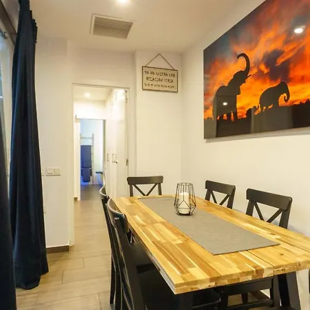 Rentalsevilla Cool & Design Apartment