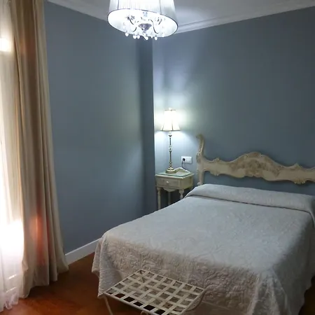 Le Petit Paris Guest house