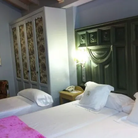 Sacristia De Santa Ana Hotel 3*